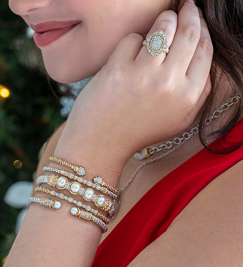 Shop Bracelets / See what makes our stackable bracelets so iconic.